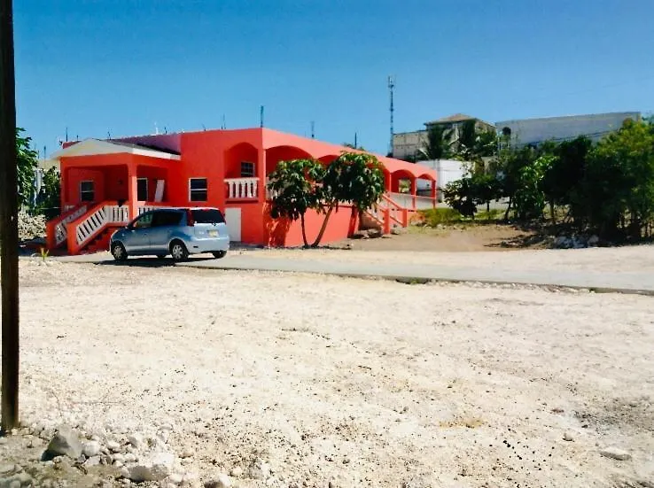 Alexander'S Apartments Providenciales
