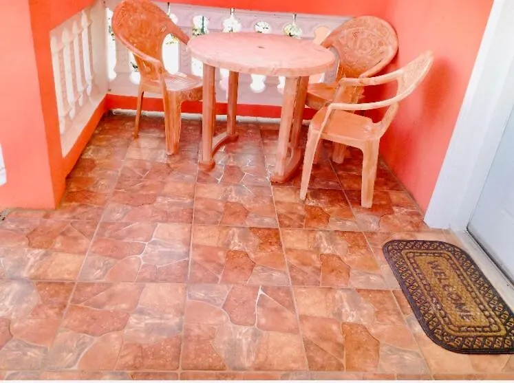 Alexander'S Apartments Providenciales
