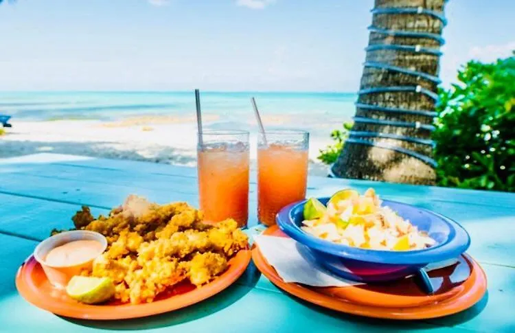 Alexander'S Apartments Providenciales